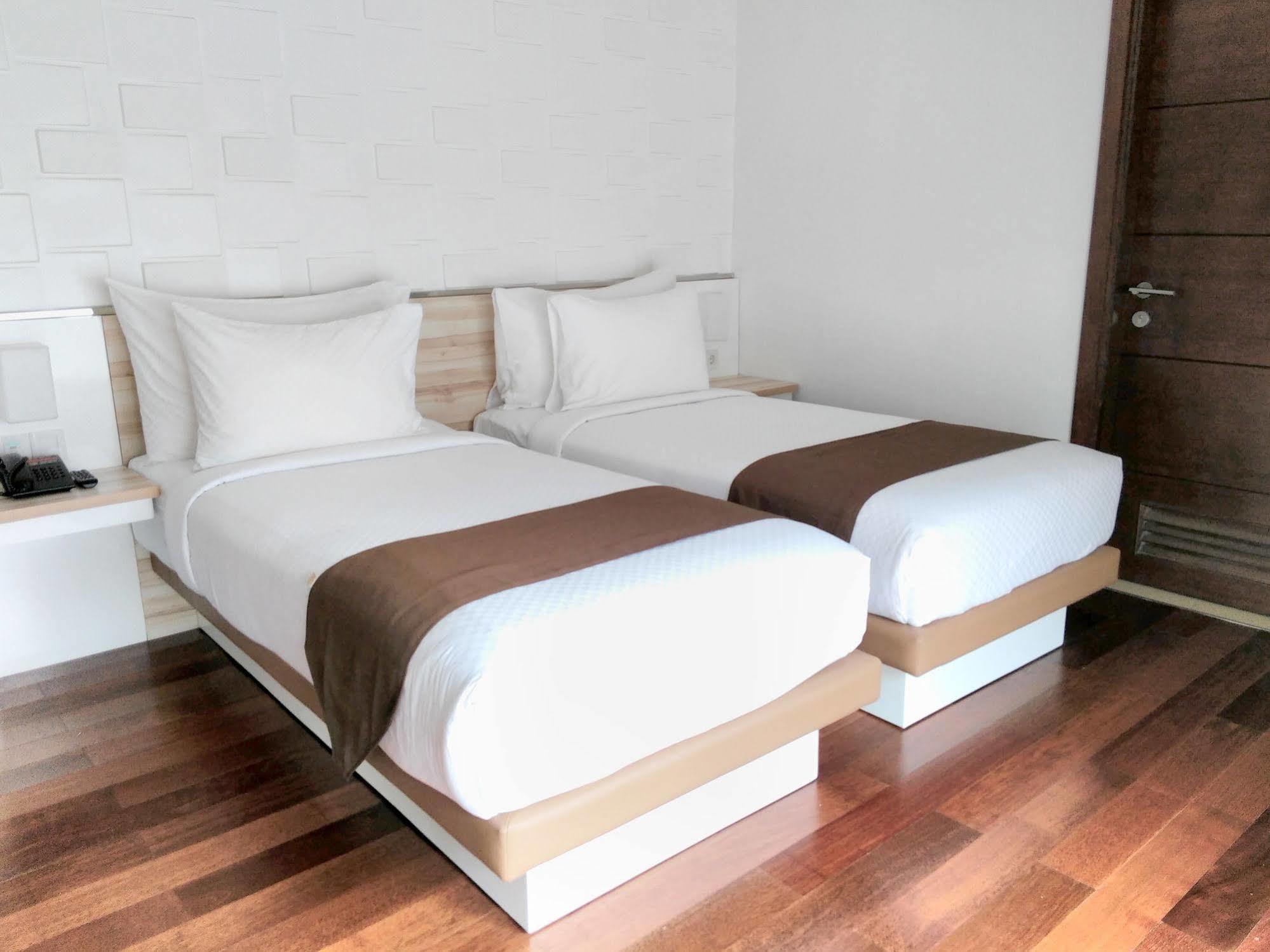 Alimar Hotel Malang Eksteriør bilde