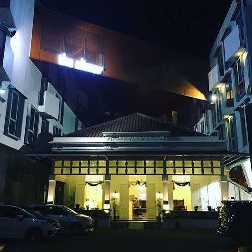 Alimar Hotel Malang Eksteriør bilde